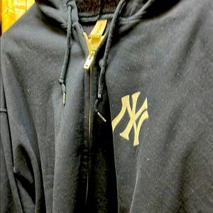 Tommy Bahama New York Yankees Sweat shirt like new